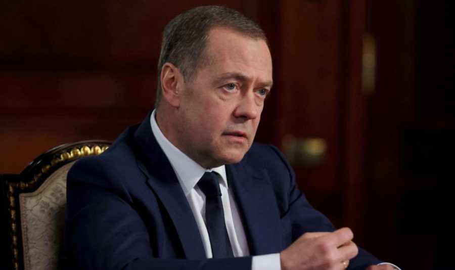 Медведев подчеркнул возможность начала третьей мировой в любой миг