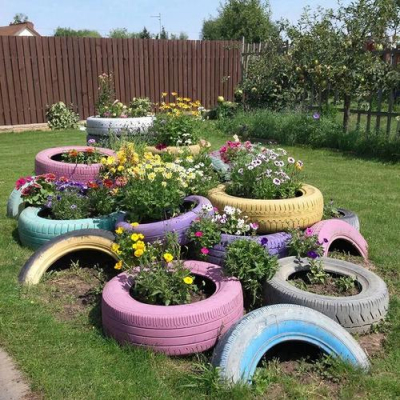 Клумбы из покрышек у дома стали вне закона