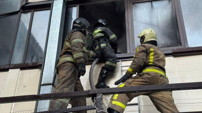 Трое спасателей пострадали при тушении крупного пожара на рынке "Биг Шанхай" в Астане   