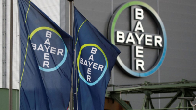 Bayer разместила бонды за несколько дней до остановки исследования нового препарата и обвала своих акций