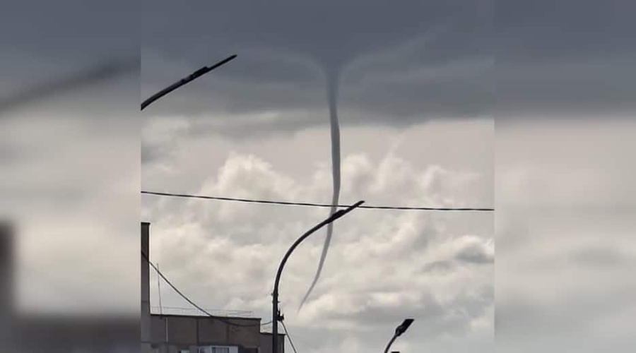 Похожее на смерч явление в небе удивило павлодарцев