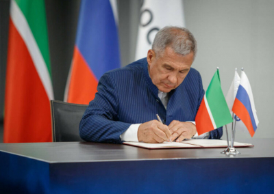 Раис Татарстана встретился с митрополитом Нектарием в связи с пребыванием в Казани святыни