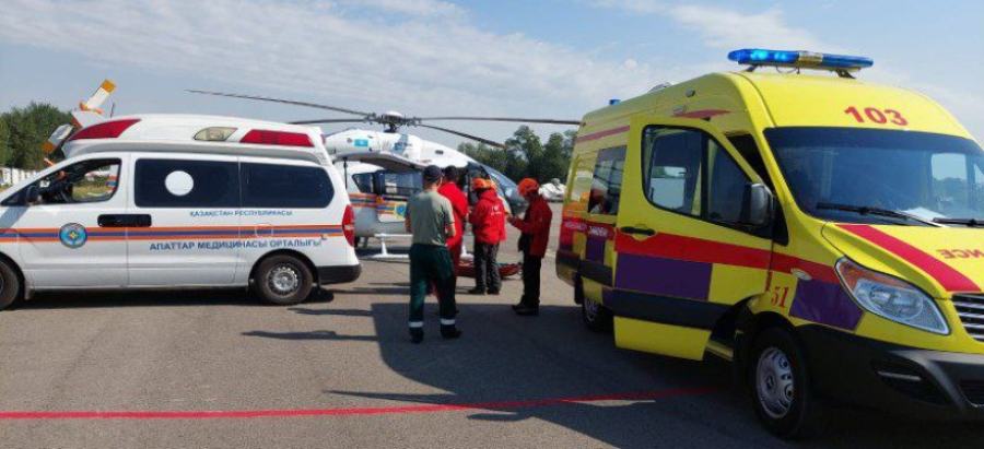 Операцию по спасению 72-летнего туриста из России провели на высоте 4000 метров в Алматинской области