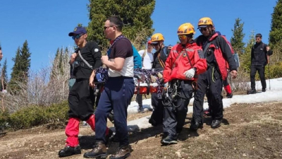 Скатился вниз и застрял на сыпучем склоне: двух туристов спасли в горах Алматы