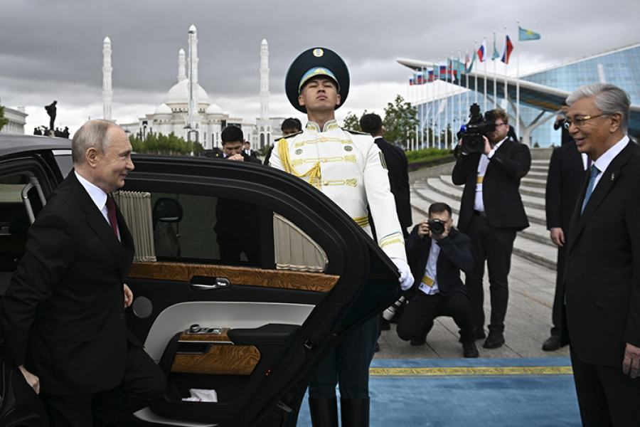 Путин: ИИ&nbsp;уже заменяет младший персонал и&nbsp;может вытеснить средний уровень