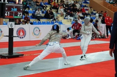 Победителей молодежного чемпионата по фехтованию на сабле определили в Астане