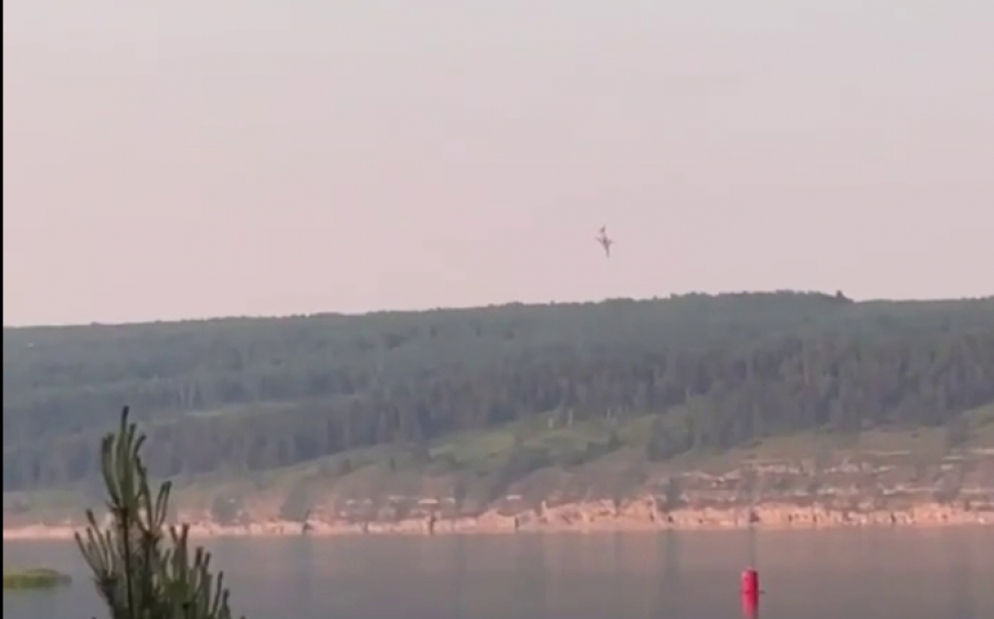 Бомбардировщик Ту-22М3 разбился при заходе на посадку - видео 15/06/2026 &ndash; Новости