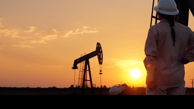 Сырьевой сектор восстанавливается: нефть дорожает на фоне спроса в США