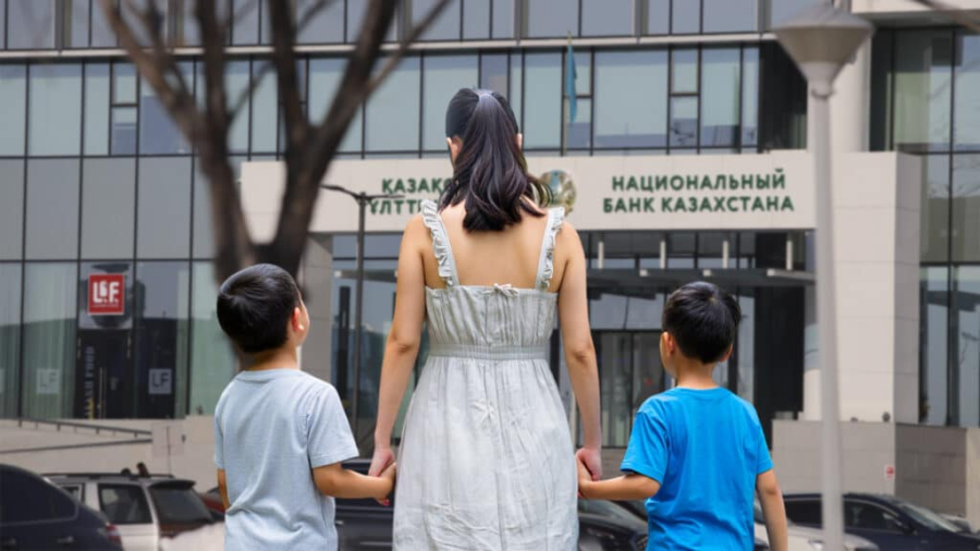 Нацбанк хочет взыскать 17 млн тенге с казахстанки в декрете