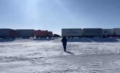 Водители большегрузов затрудняют расчистку трассы Самара-Шымкент (ВИДЕО)