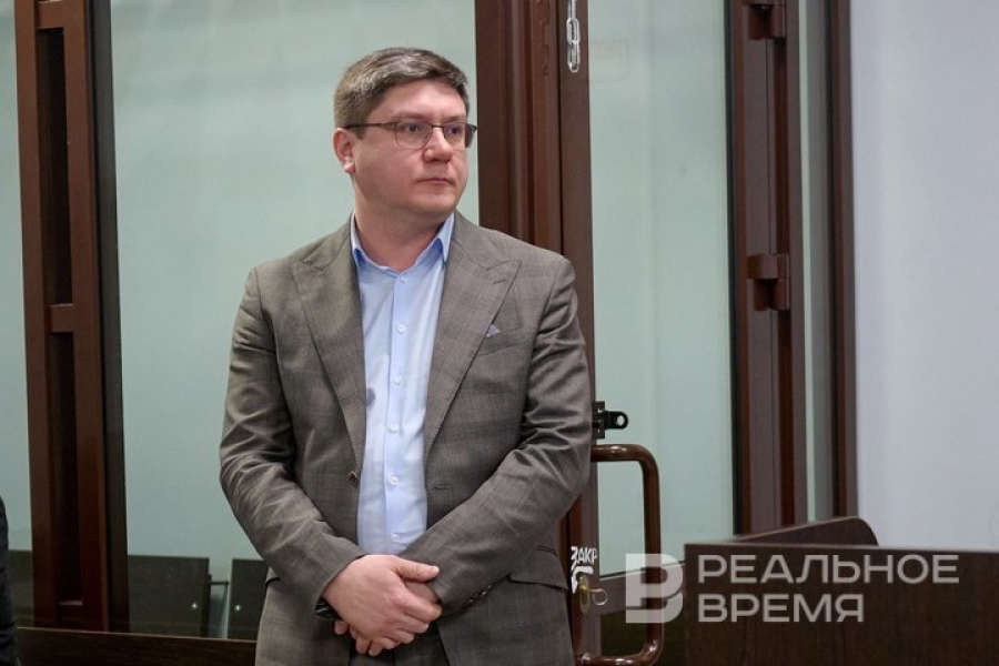 За падение льда с крыши &mdash; 320 часов отработки: в Казани вынесли приговор бывшему управделами Минздрава