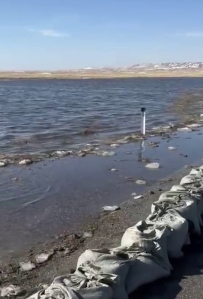 В Павлодарской области талая вода перелилась через республиканскую трассу