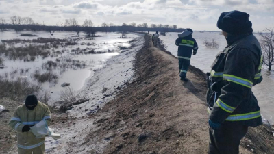 Больше 1000 человек и 280 единиц техники задействованы на паводковых участках страны