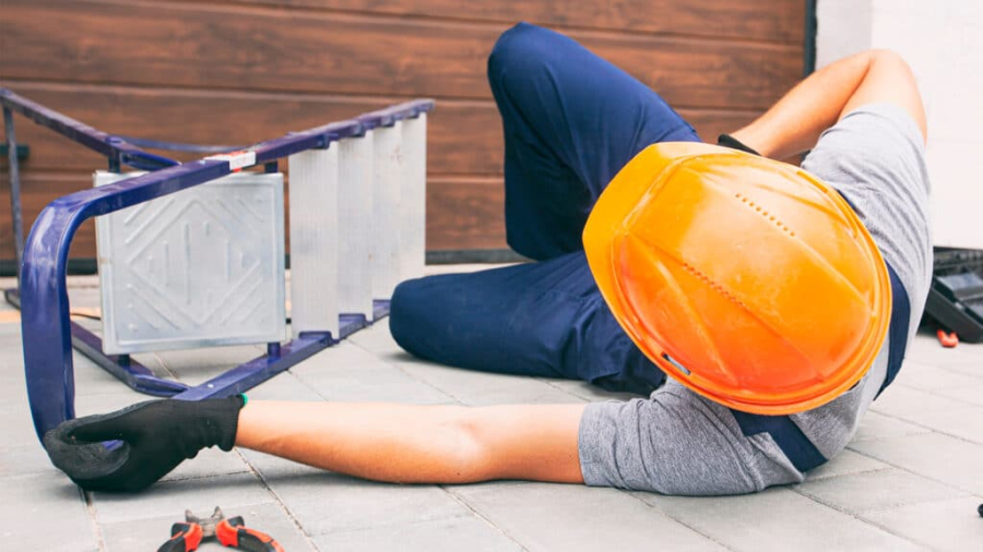 Электрик из Тараза отсудил у школы 1,2 млн тенге за травму на работе