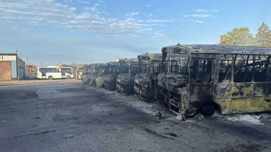 Украинские дроны уничтожили автобусный парк в Херсонской области вместе со школьными автобусами 28/06/2026 &ndash; Новости
