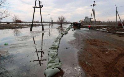 В области Абай из-за перелива талых вод закрыта трасса