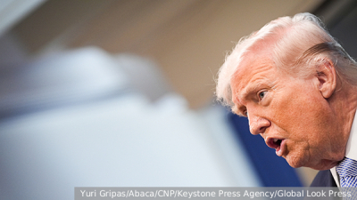 Поврежденный осколками американский самолет-заправщик заметили в Британии