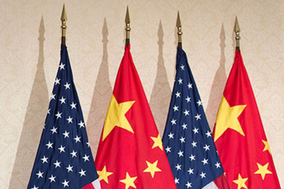 Бессент: США не&nbsp;хотят разрывать отношения с&nbsp;КНР, но&nbsp;ищут пути снизить риски