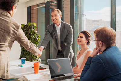 РБК: россияне предпочитают самостоятельно справляться с выгоранием на работе