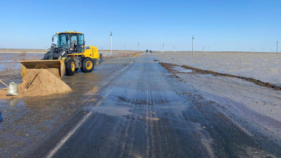 На каких автодорогах Казахстана ограничили движение