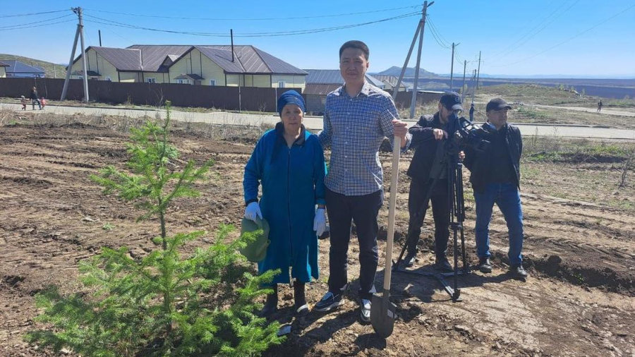 В Глубоковском районе продолжаются субботники в рамках республиканской экологической акции &quot;Таза Қазақстан&quot;