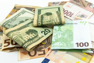 EUR/USD: снижение продолжается на фоне роста рабочих мест в США