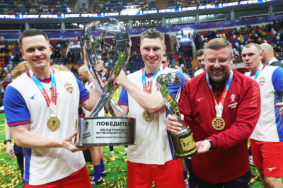 Дерби ЦСКА и &laquo;Спартака&raquo; в финале Кубка легенд: лучшие фото турнира