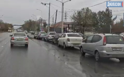 Водители по-прежнему стоят в очередях за автогазом. Что делают власти, чтобы решить проблему?