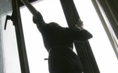 В порыве отчаяния?