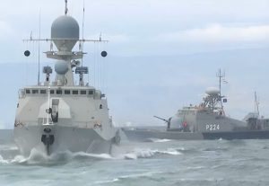 Во время учений ВМС Казахстана 19 военных унесло в море