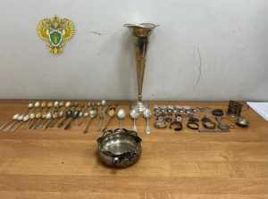 Осудили мужчину, готового вывезти в Китай из аэропорта Казани украшения на 2 млн