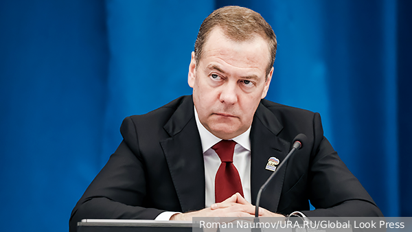 Медведев перечислил условия мирного урегулирования на Украине