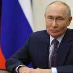 Путин поздравил российских педагогов с Днем учителя