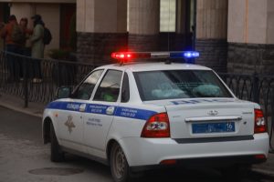 Полиция Казани задержала курьера, забравшего у горожанки деньги для мошенников