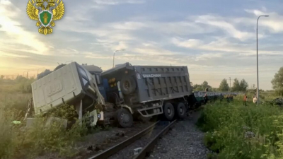 Водитель грузовика погиб при столкновении с тепловозом в Набережных Челнах 13/07/2026 – Новости
