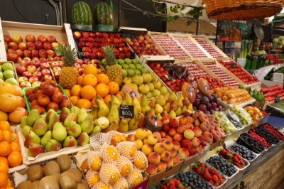 Экономист ответил, выгодно ли покупать продукты на рынке