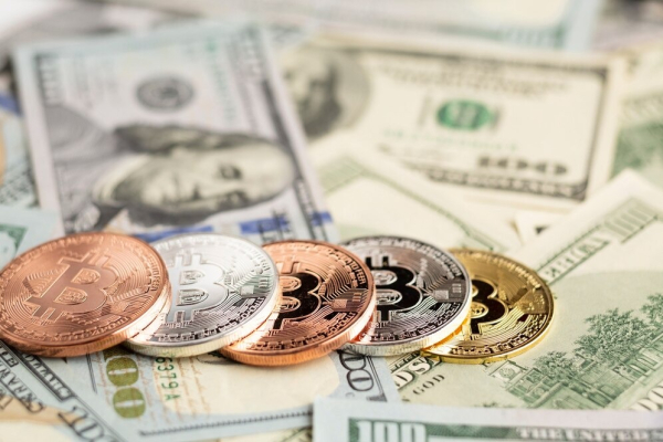 ВTC приближается к зоне риска: возможен каскад ликвидаций ниже $98 000