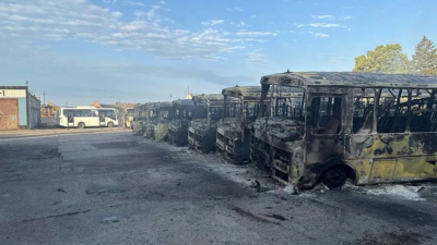 Украинские дроны уничтожили автобусный парк в Херсонской области вместе со школьными автобусами 28/06/2026 – Новости