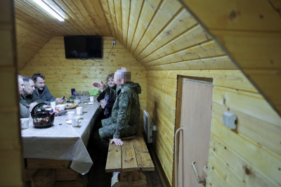 Людмила Бабушкина и депутаты встретились с российскими бойцами в Запорожье