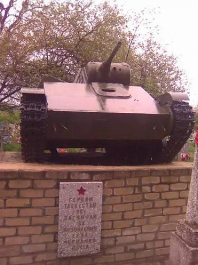На Харьковщине с братской могилы похитили советский танк Т-70